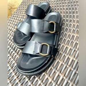 EUC Indigo Rd. Nikkia slides. Size 9